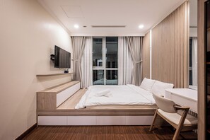 Appartement « Premier », balcon, vue ville | Bureau, espace de travail pour ordinateur portable, Wi-Fi gratuit