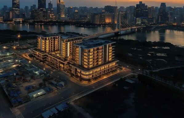 Premier Apartment, 3 Bedrooms, Balcony, City View | Hypo-allergenic bedding, minibar, individually decorated - Luxury URBAN Metropole Riverside (Thanh pho Ho Chi Minh)