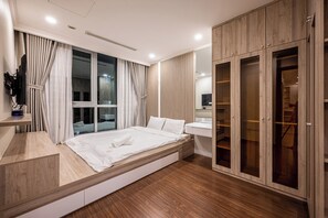 Premier Apartment, 1 Bedroom, Balcony, City View | Hypo-allergenic bedding, minibar, individually decorated
