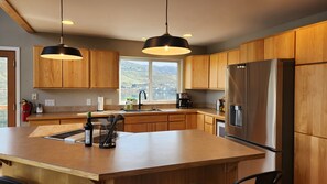 Private kitchen - Roses Lakeside Loft - Lakefront w/ dock (Manson)