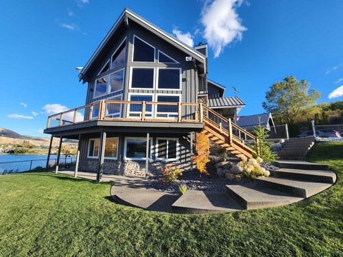 Roses Lakeside Loft - Lakefront w/ dock