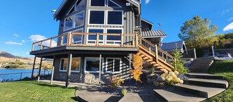 Roses Lakeside Loft - Lakefront w/ dock