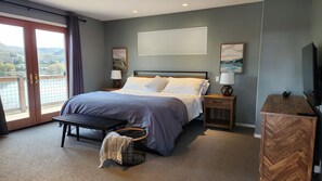 3 bedrooms, desk, iron/ironing board, WiFi