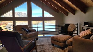 Interior - Roses Lakeside Loft - Lakefront w/ dock (Manson)