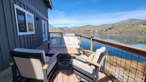 Property grounds - Roses Lakeside Loft - Lakefront w/ dock (Manson)