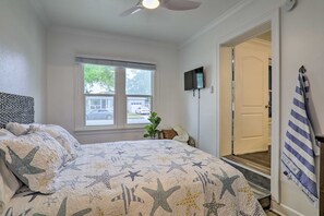 3 bedrooms, desk, WiFi, bed sheets