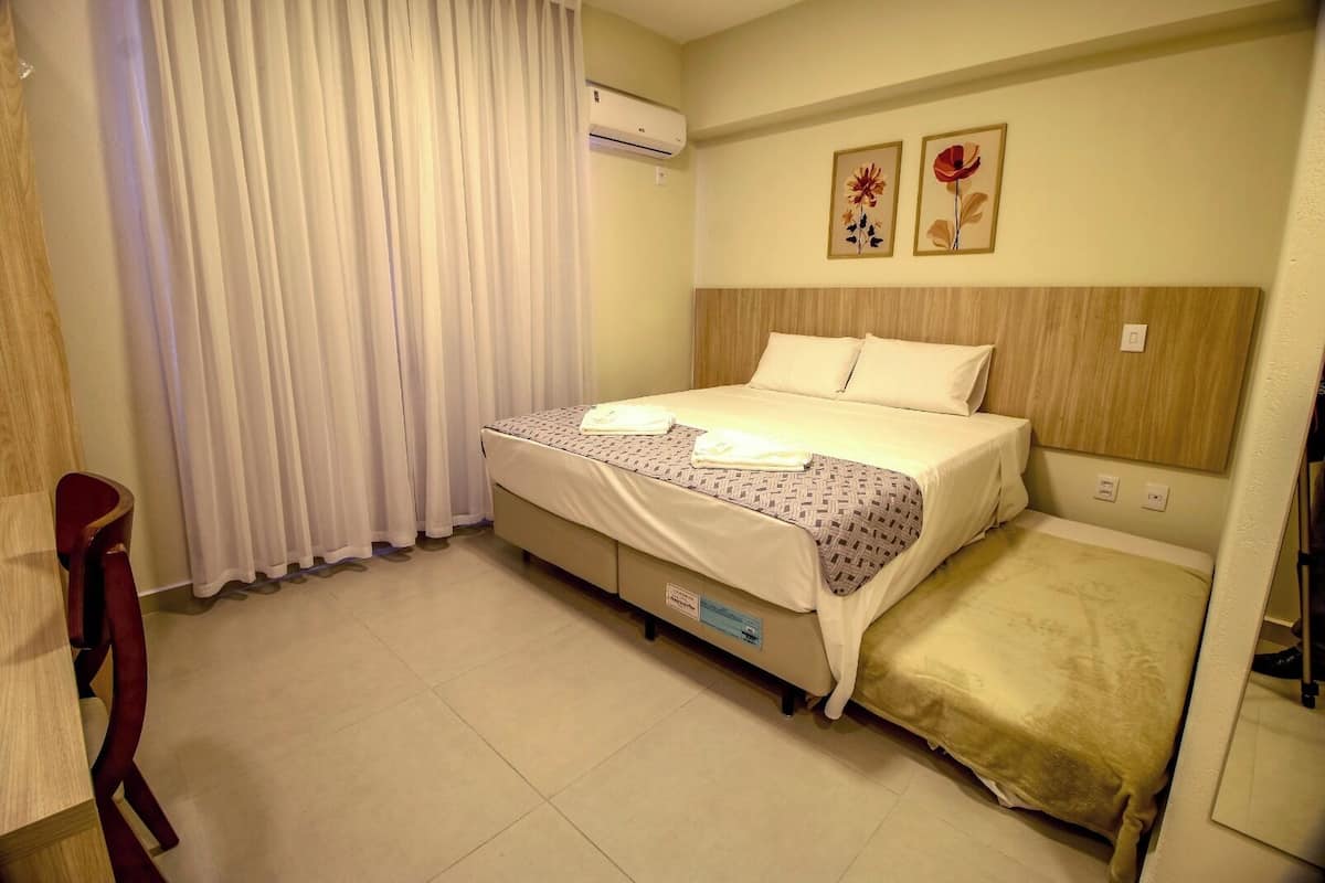 Laptop workspace, free WiFi