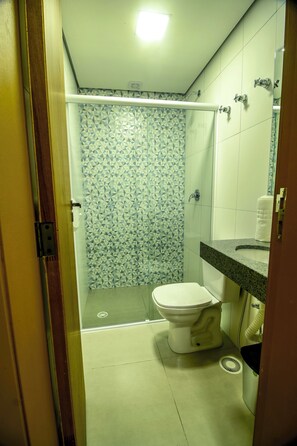 Room | Bathroom | Towels, soap, shampoo, toilet paper