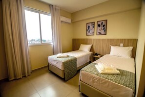 Room | Laptop workspace, free WiFi - MLG HOTEL (Mogi das Cruzes)