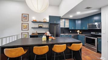 Micro-ondes, four, plaque de cuisson, lave-vaisselle