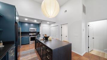 Mikrowelle, Ofen, Herdplatte, Geschirrspüler