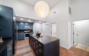 Micro-ondes, four, plaque de cuisson, lave-vaisselle