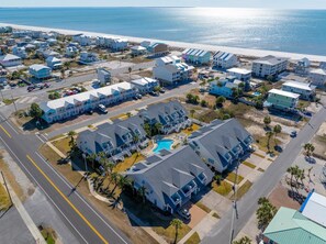 Talo, 1 suuri parisänky ja vuodesohva (The Salty C Shell) | Ulkopuoli