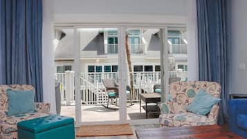 House, 1 King Bed with Sofa bed (The Salty C Shell) | Living area