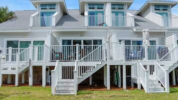 House, 1 King Bed with Sofa bed (The Salty C Shell) | Exterior