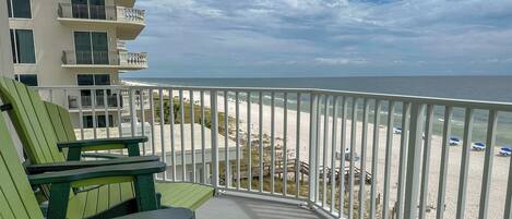 Condo, várias camas, sacada, vista para o oceano (Windemere 501) | Vista do quarto