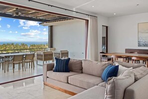 TV, offices - Palmilla Penthouse | Rooftop BBQ & Ocean Views (San José del Cabo)