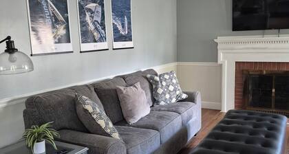 Charming 2-bed/2-bath house within a 15-minute walk to the downtown waterfront.