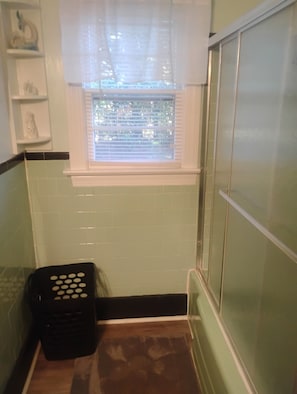 Interior - Charming 2-bed/2-bath house within a 15-minute walk to the downtown waterfront. (Washington)