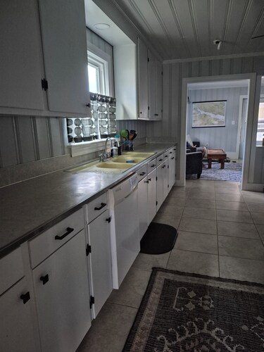 Charming 2-bed/2-bath house within a 15-minute walk to the downtown waterfront.