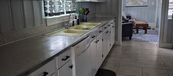 Charming 2-bed/2-bath house within a 15-minute walk to the downtown waterfront.