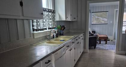 Charming 2-bed/2-bath house within a 15-minute walk to the downtown waterfront.