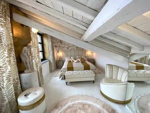 2 habitaciones, tabla de planchar con plancha y ropa de cama 