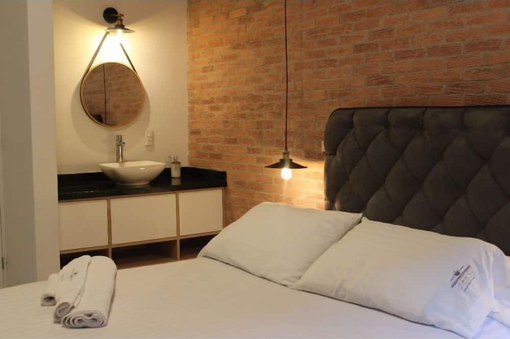 JEES B&B