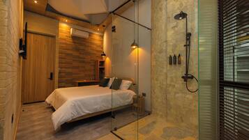 Suíte júnior, vista para a cidade | Roupas de cama premium, edredons de pluma, escrivaninha