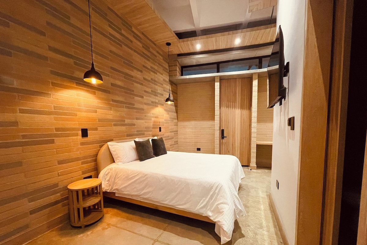 Deluxe Double Room | Premium bedding, down duvets, desk, laptop workspace