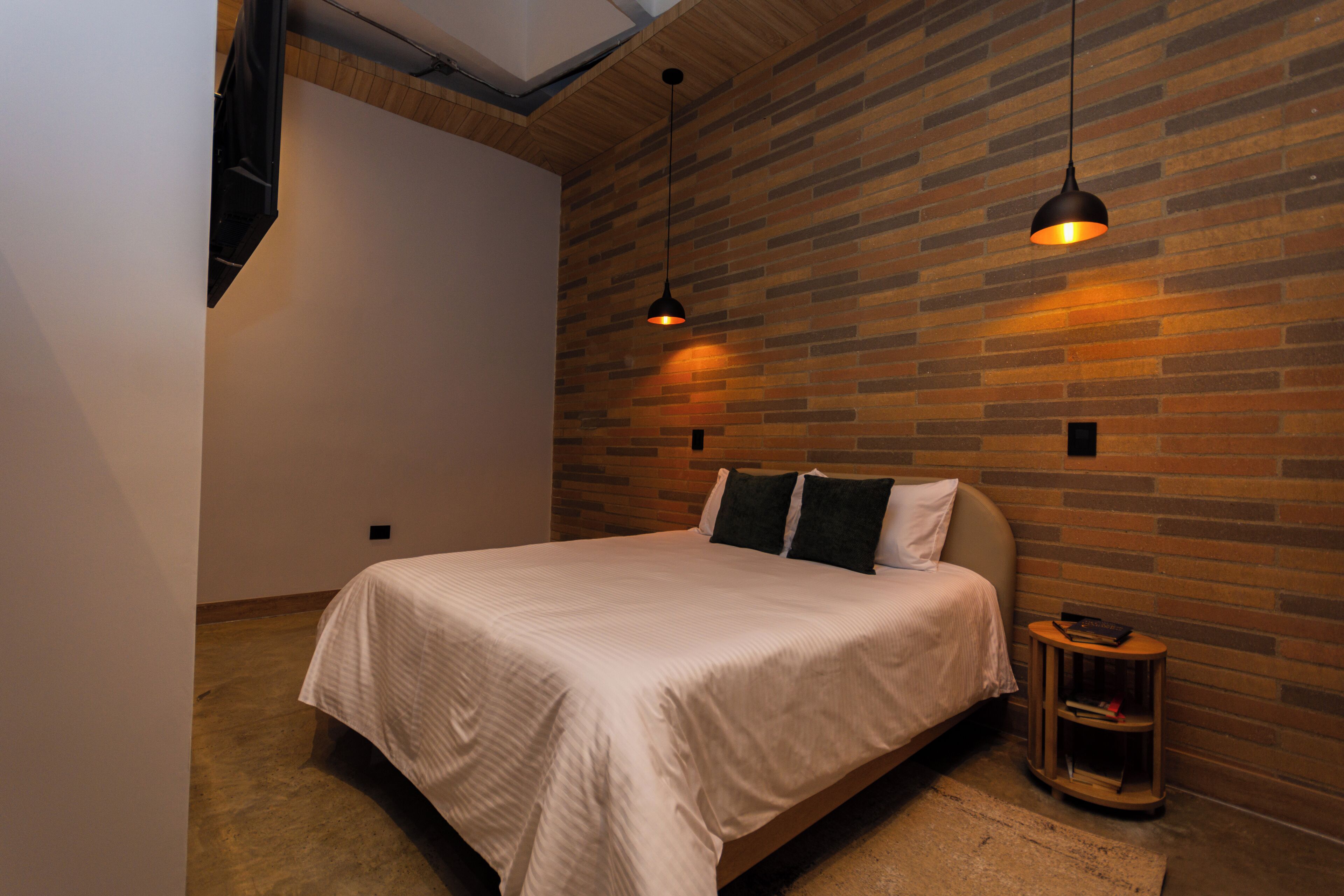 Kamar Double Deluks | Seprai premium, selimut bulu angsa, dan meja kerja