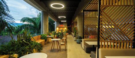 Tägliches inbegriffenes großes Frühstück