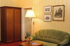 Cribs/infant beds - Pension Opera Suites I Self Check IN (Vienna)