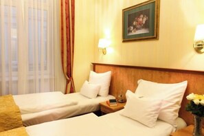 Cribs/infant beds - Pension Opera Suites I Self Check IN (Vienna)