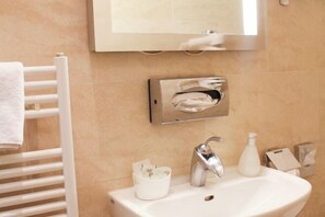 Cribs/infant beds - Pension Opera Suites I Self Check IN (Vienna)