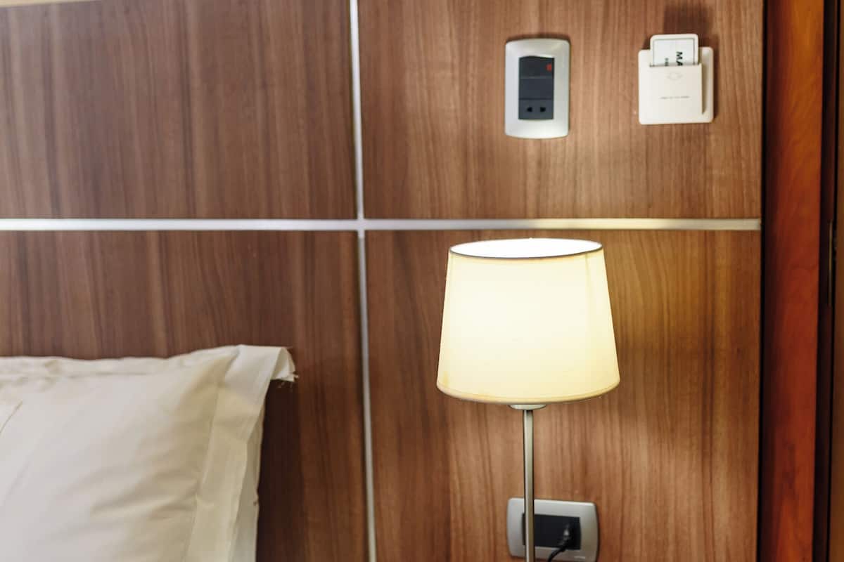 Habitación superior con 1 cama matrimonial o 2 individuales | Caja de seguridad en la habitación y escritorio