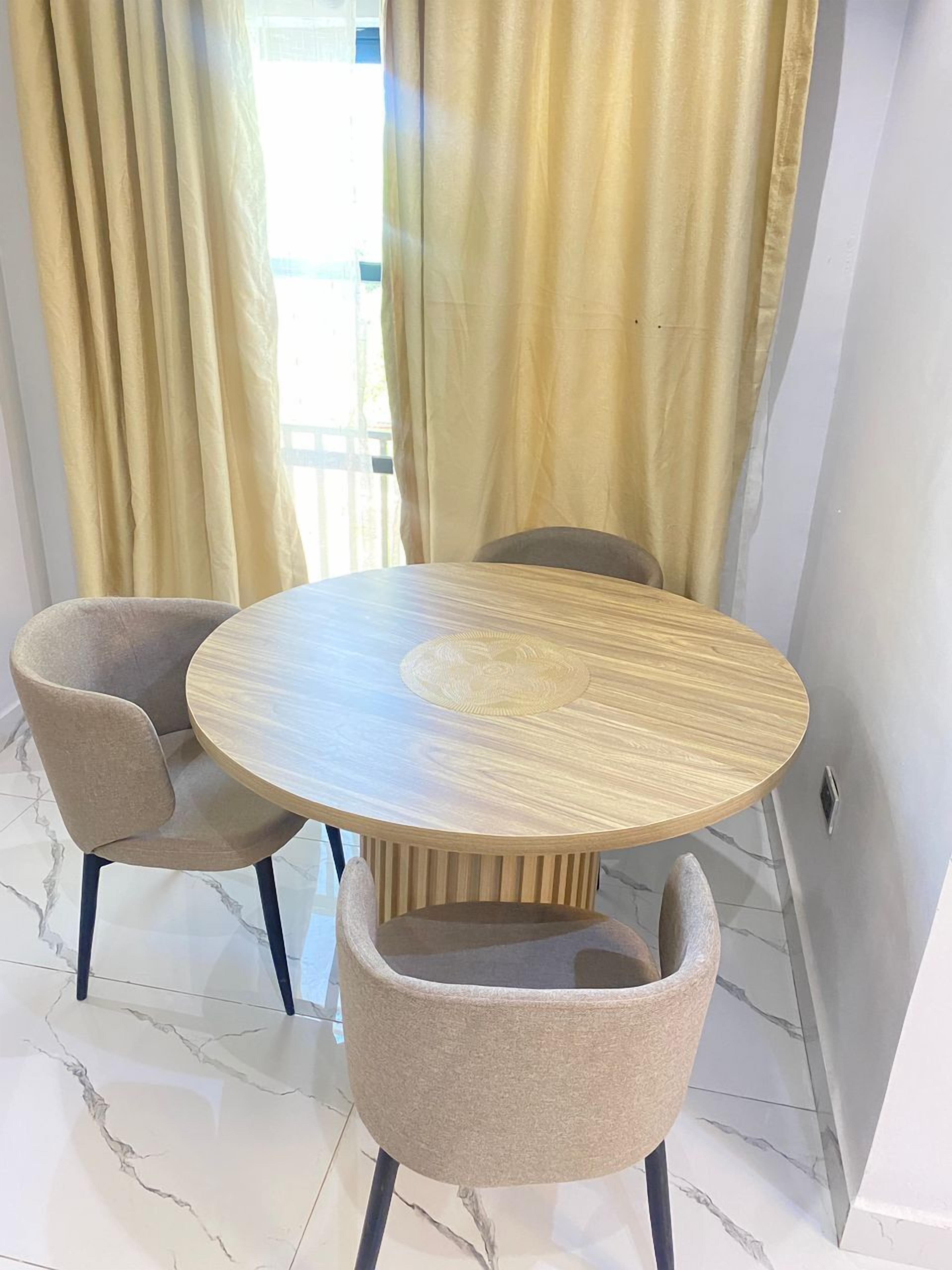 Standard Apartment, City View | In-room dining