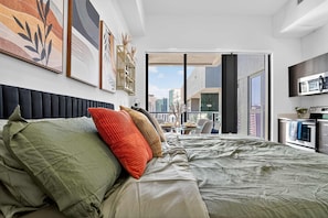 Studio | Internet - CBD Luxepad Penthouse Studio 1 King Bed Gorgeous Bay Views Pool Hottub Gym Restaurants (Miami)