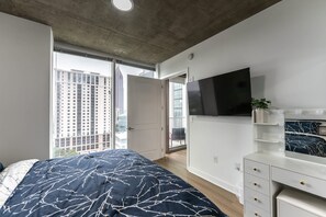Apartment | 1 bedroom, Internet - Midtown Atlanta 1BR Skyline Balcony Corner Condo by Piedmont Park Luxe Pad (Atlanta)