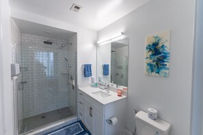 House | Bathroom - Midtown Atlanta 1BR Skyline Balcony Corner Condo by Piedmont Park Luxe Pad (Atlanta)