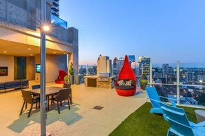 Apartment | 1 bedroom, Internet - Midtown Atlanta 1BR Skyline Balcony Corner Condo by Piedmont Park Luxe Pad (Atlanta)