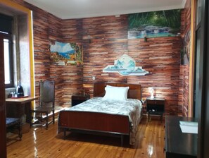 Suíte executiva, varanda, vista para o pátio | Individualmente decorados, individualmente mobiliados
