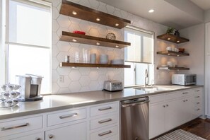 Private kitchen - Bayside Retreat - Bay Views in Walkable Coronado (Coronado)