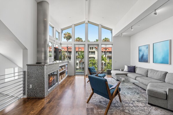 Living area - Bayside Retreat - Bay Views in Walkable Coronado (Coronado)