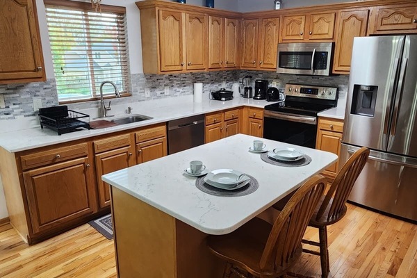 Kjøleskap, mikrobølgeovn, ovn og kokeplater