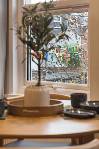 Sleek 2 Bedroom Flat in the Heart of North London