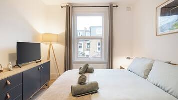 2 bedrooms, iron/ironing board, WiFi, bed sheets