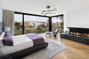 6 bedrooms, iron/ironing board, free WiFi, bed sheets