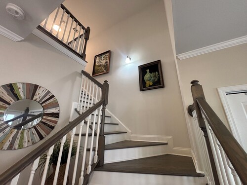 Call the Dawgs 3 bed house in Athens 1.3 Miles to Downtown/UGA/Stadium.