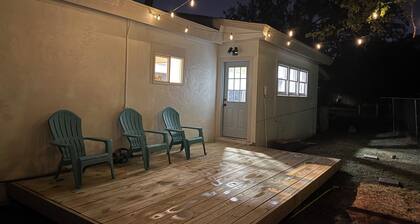 Quiet On Sunset Cozy remodeled 2 Bedroom